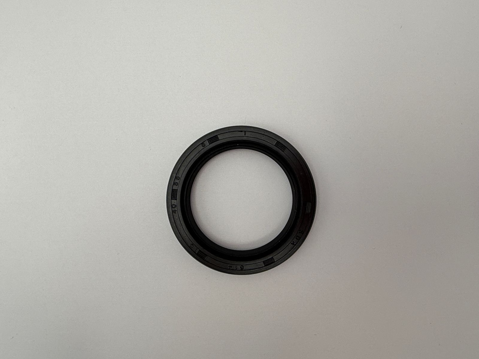 Oil Seals - 515577H image