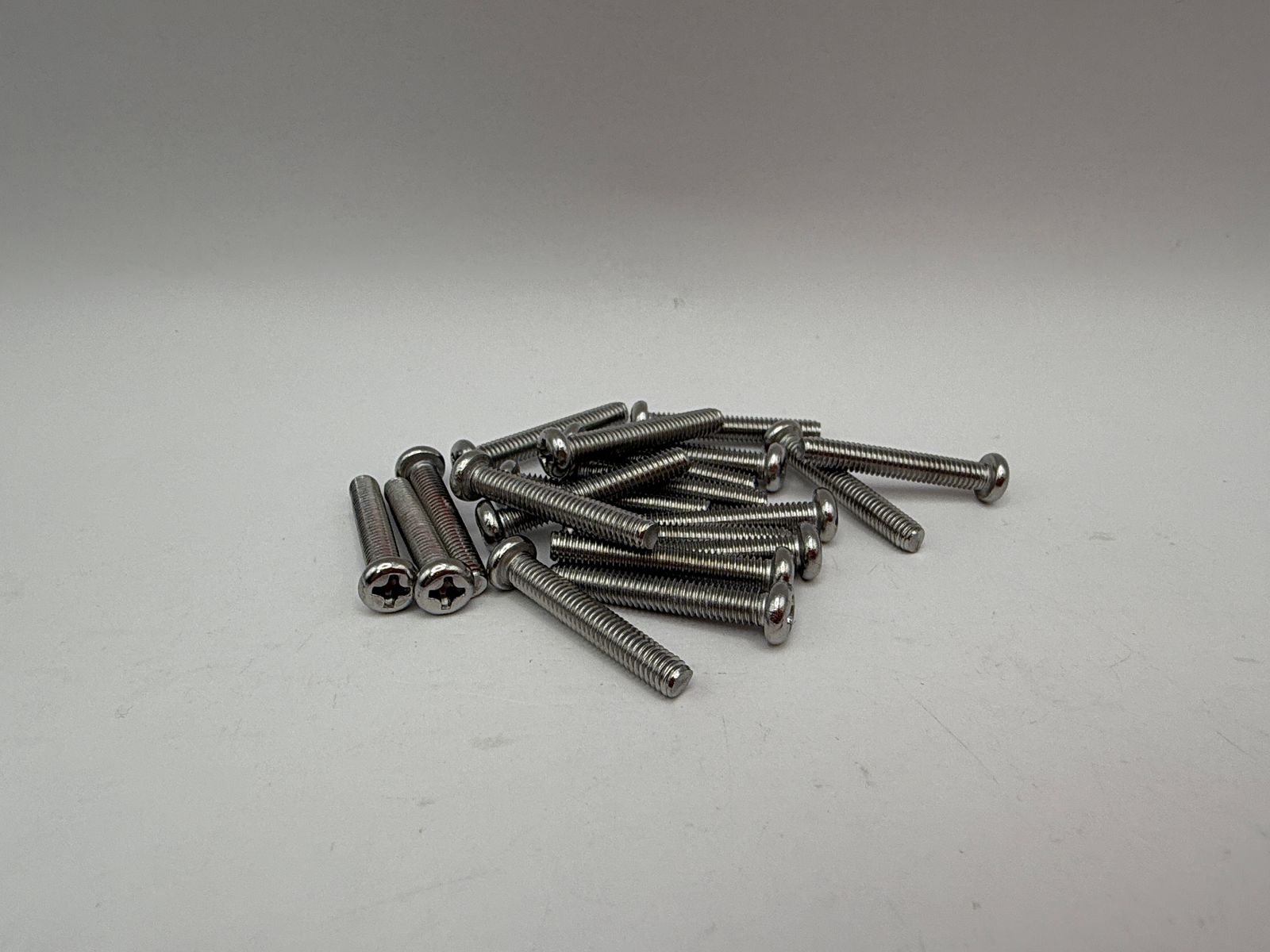 Pan Head Screws (4mm) - 656425HS image