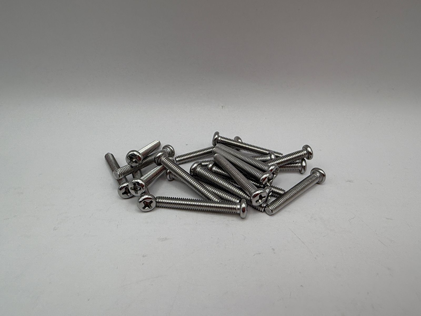 Pan Head Screws (4mm) - 656430HS image