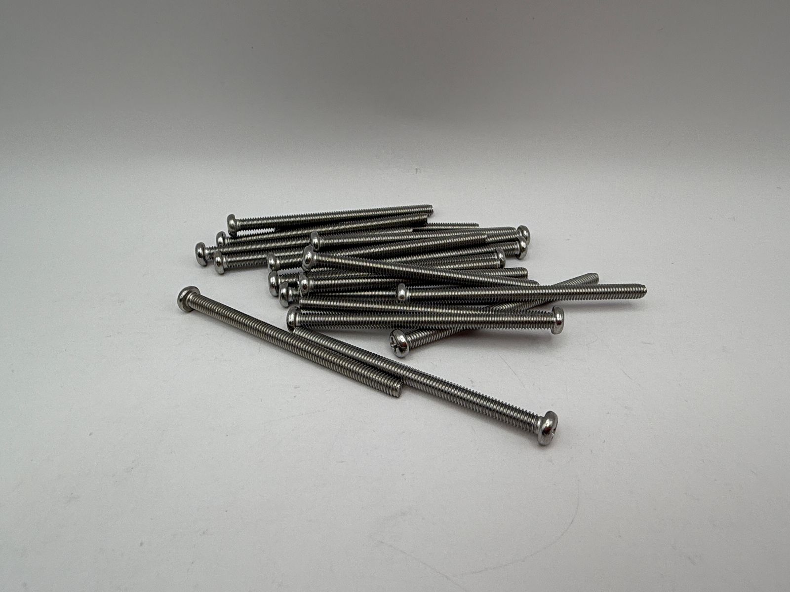 Pan Head Screws (4mm) - 656460HS image
