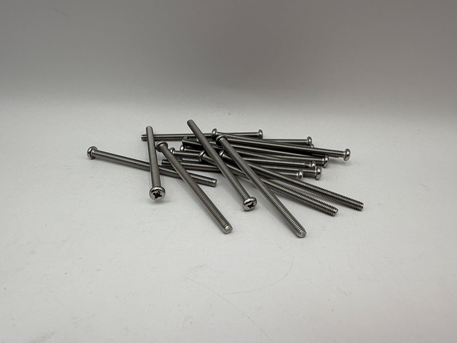 Pan Head Screws (4mm) - 656470HS image