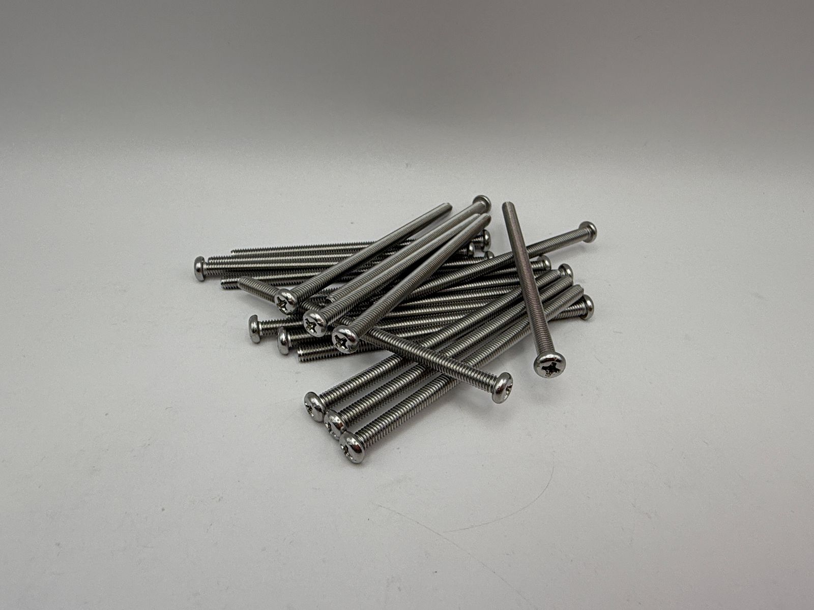 Pan Head Screws (4mm) - 656475HS image