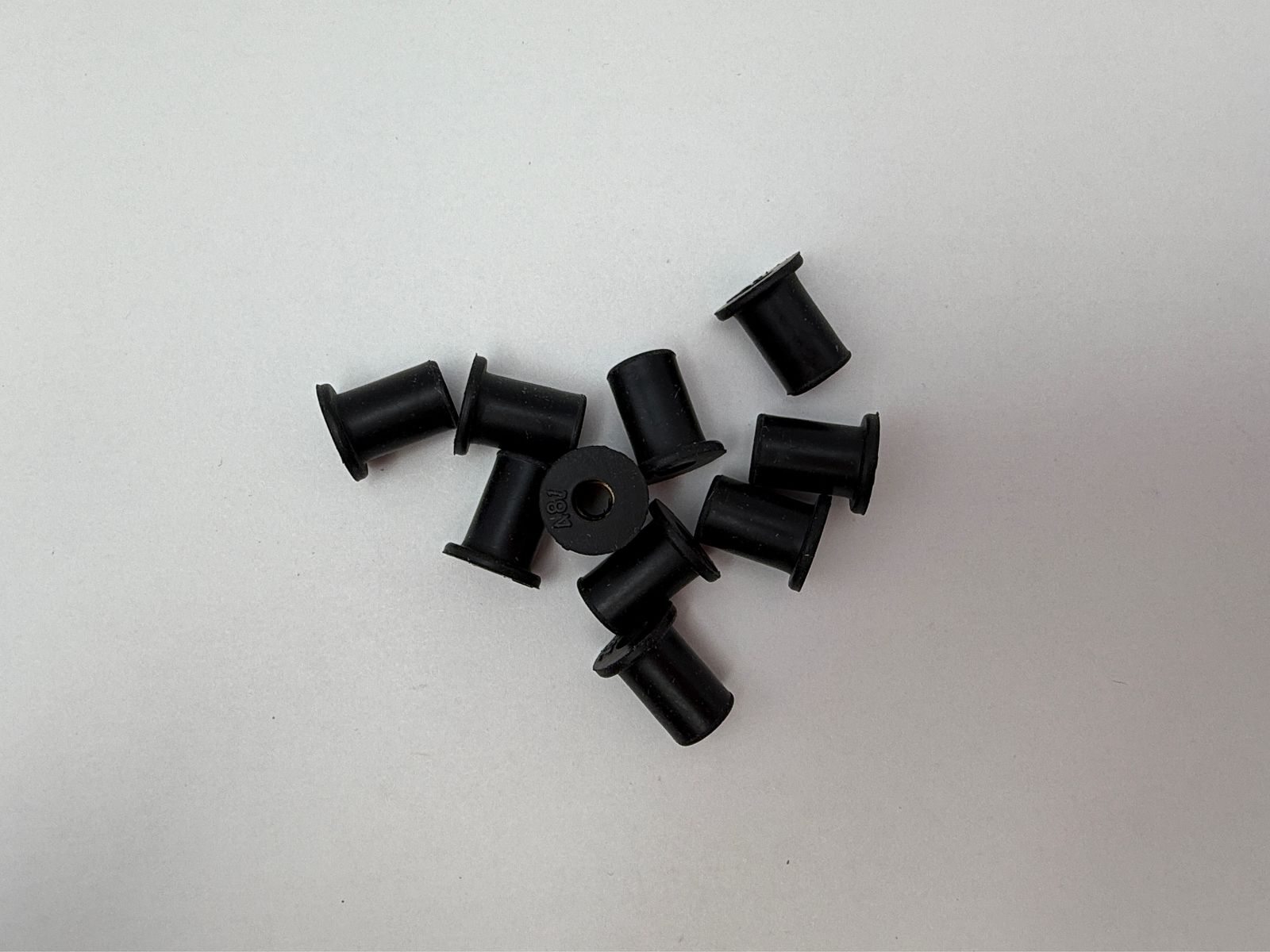Fairing Screws & Clips - 657004U image