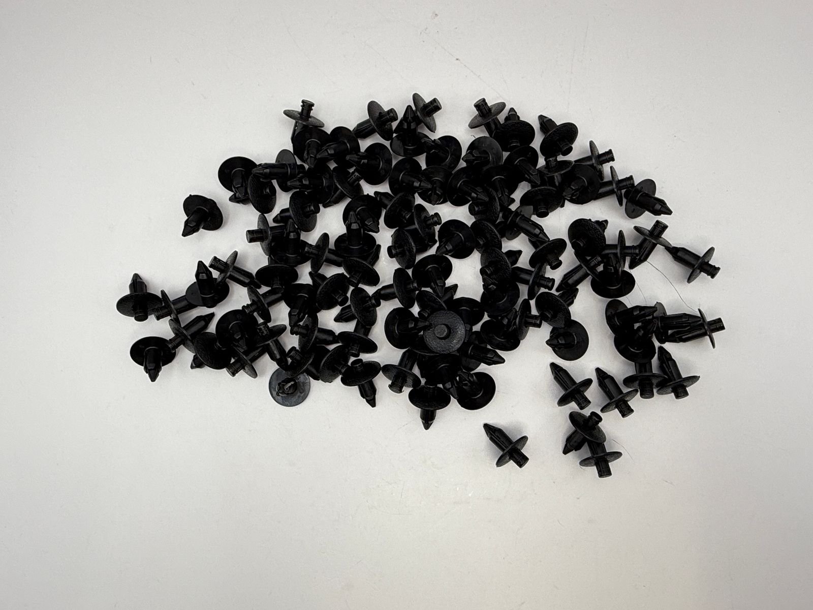 Fairing Screws & Clips - 657060Z image