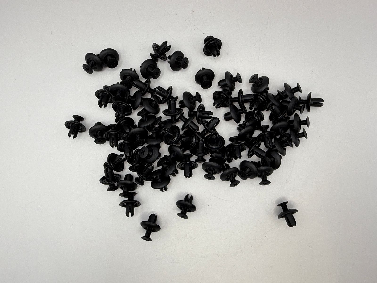 Fairing Screws & Clips - 657062Z image
