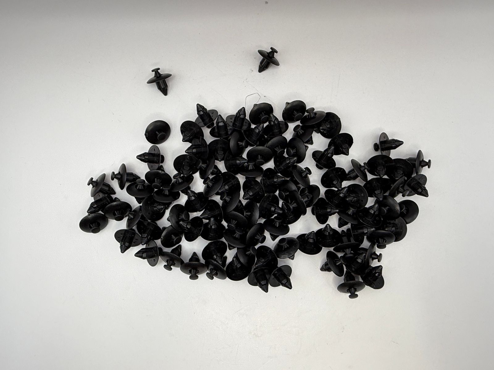 Fairing Screws & Clips - 657065Z image