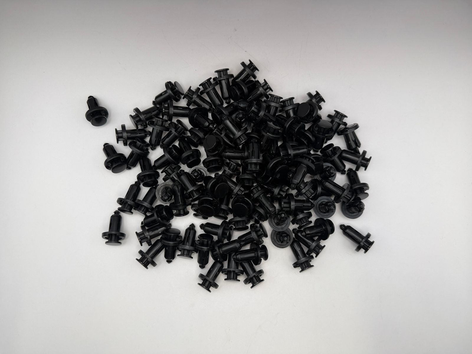 Fairing Screws & Clips - 657069Z image