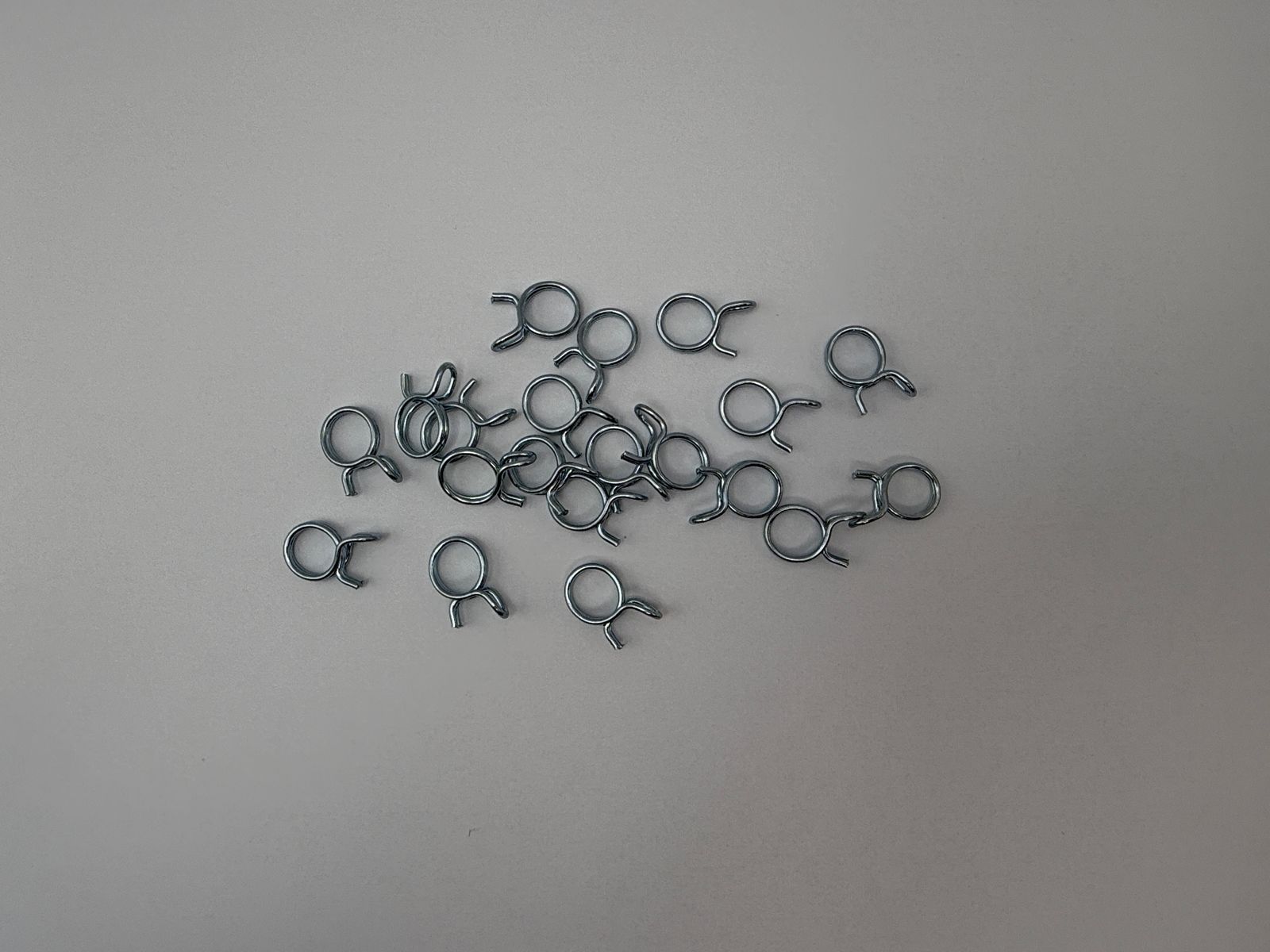 Fuel Pipe Clips - 659408M image
