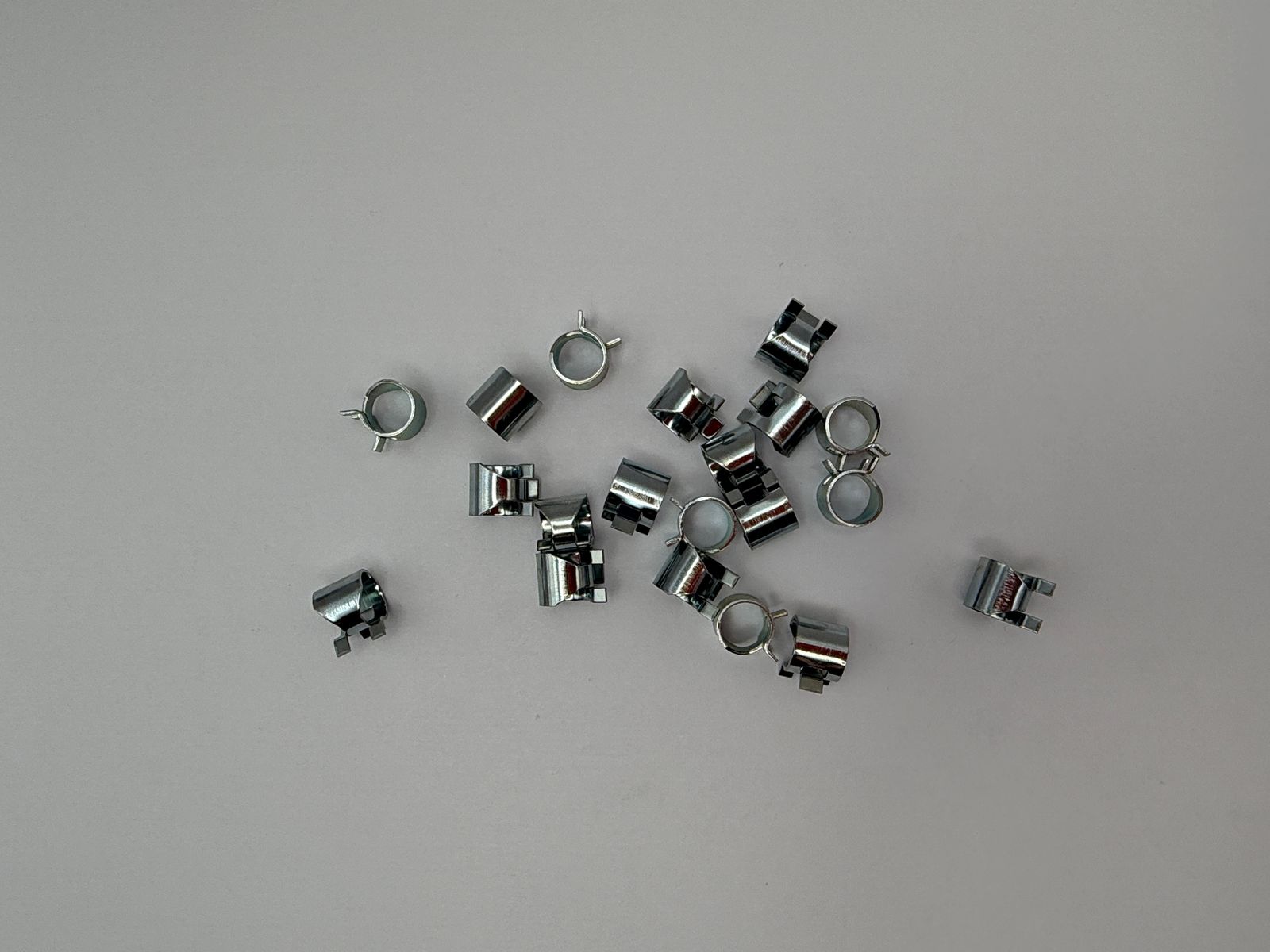 Fuel Pipe Clips - 659508M image