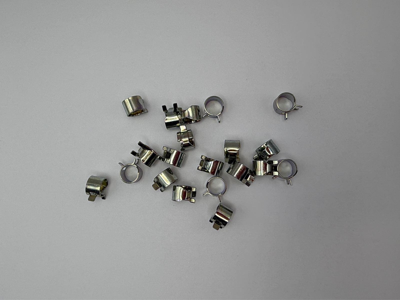 Fuel Pipe Clips - 659510M image