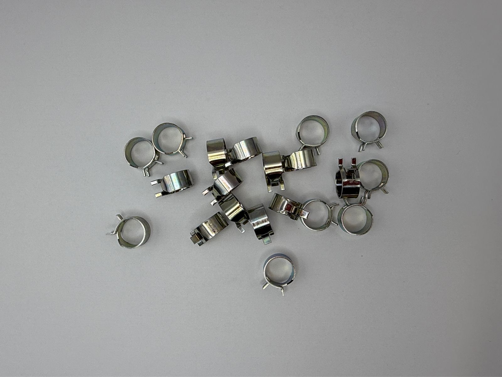 Fuel Pipe Clips - 659514M image