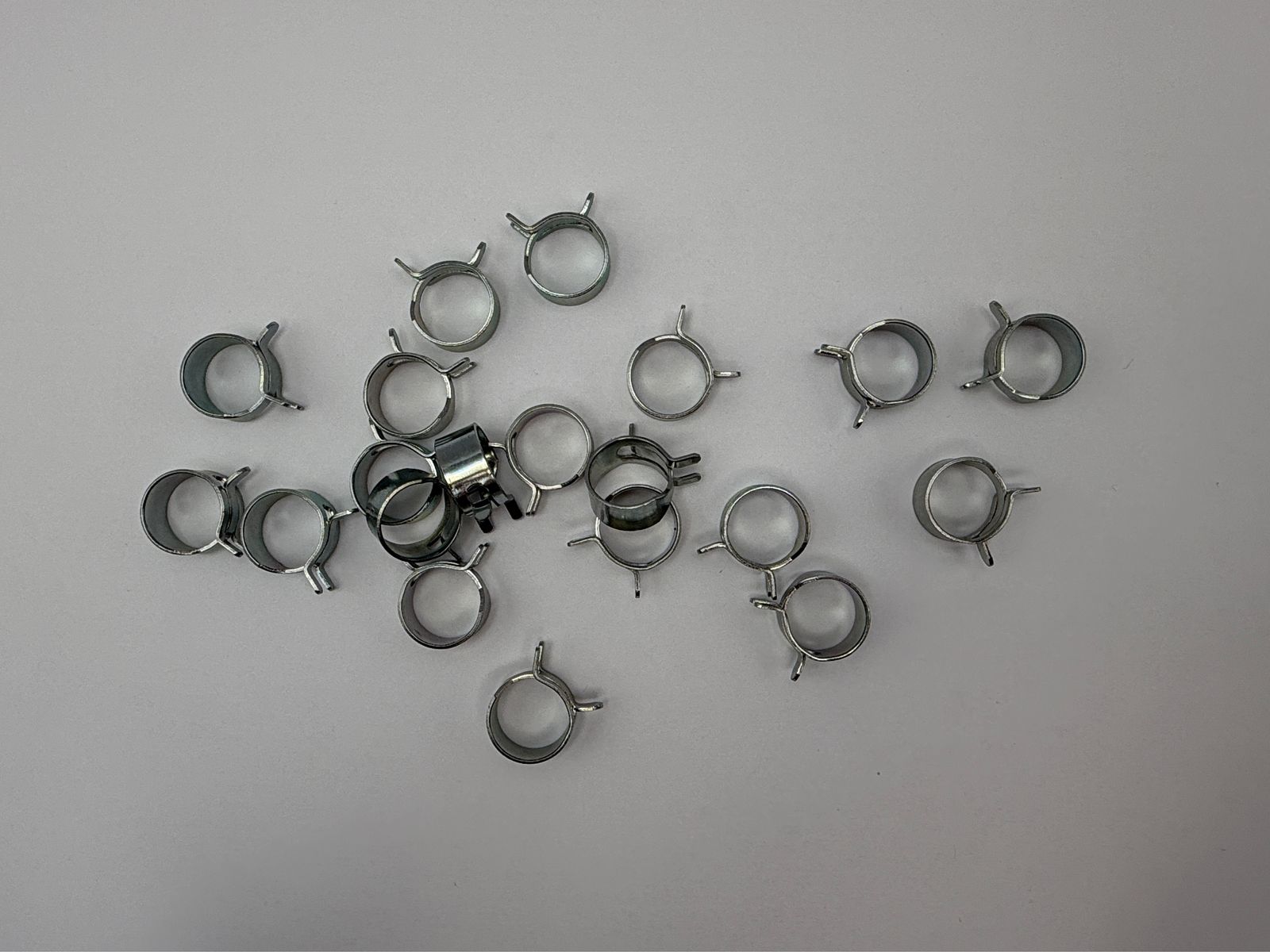 Fuel Pipe Clips - 659515M image