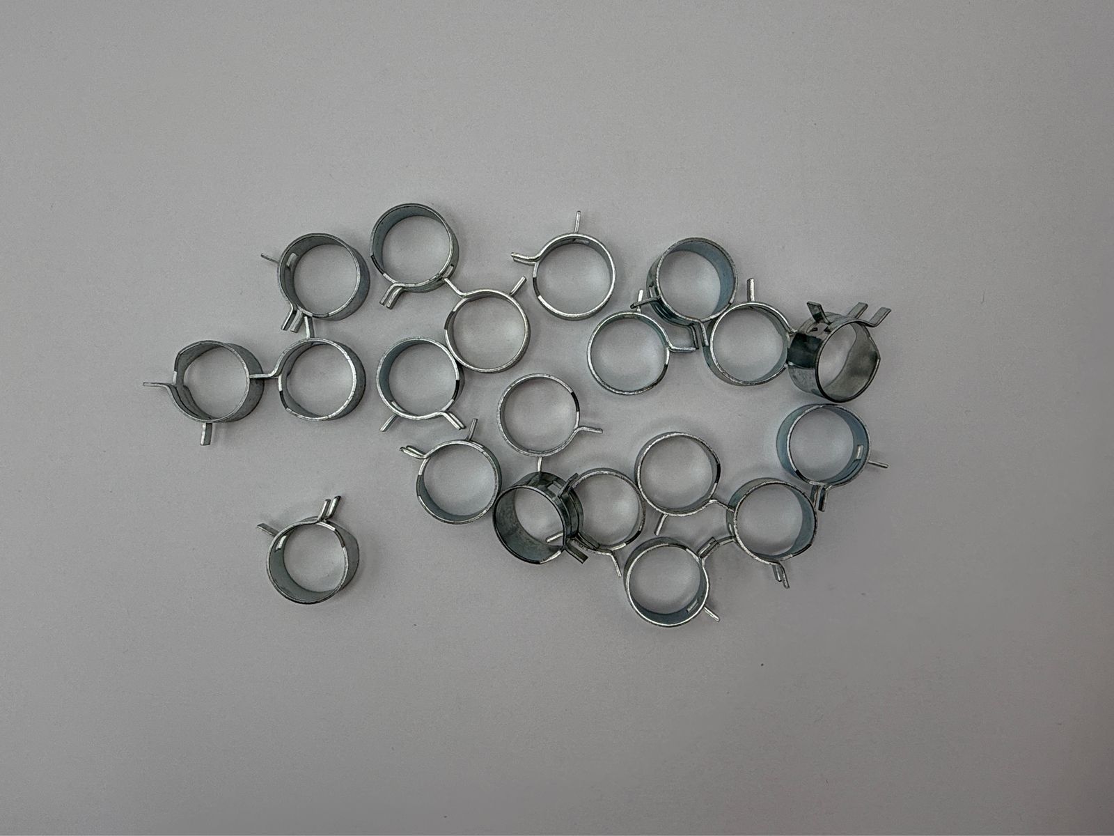 Fuel Pipe Clips - 659517M image