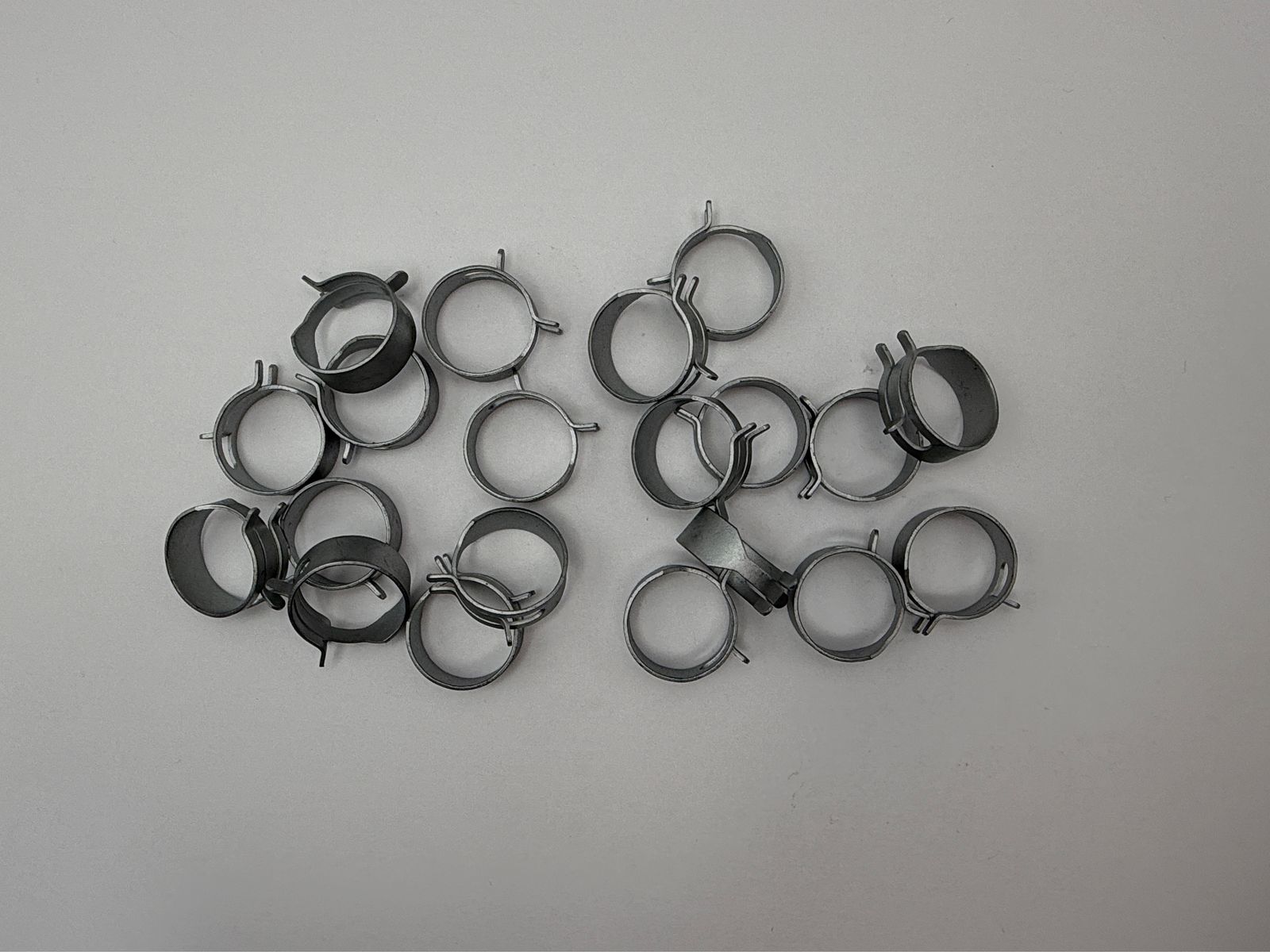 Fuel Pipe Clips - 659520M image