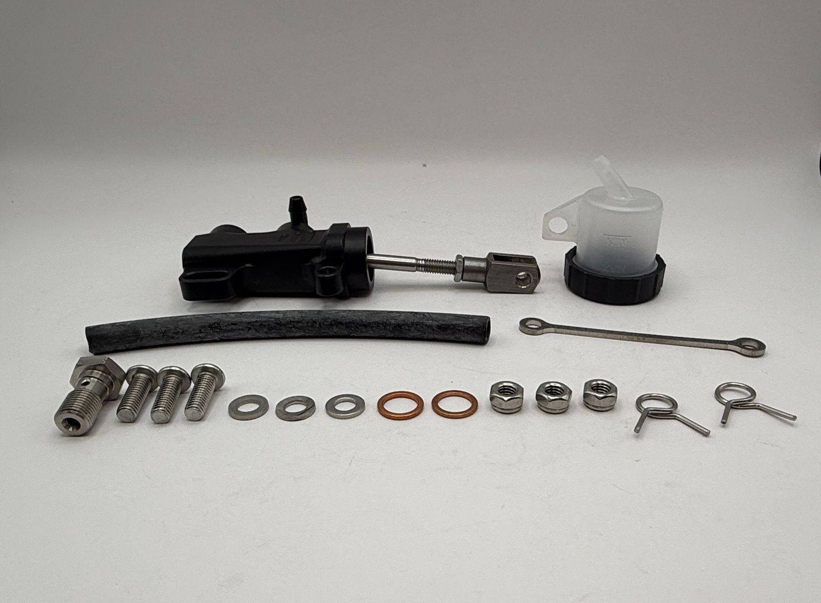 Hel Master Cylinders - 752070L image