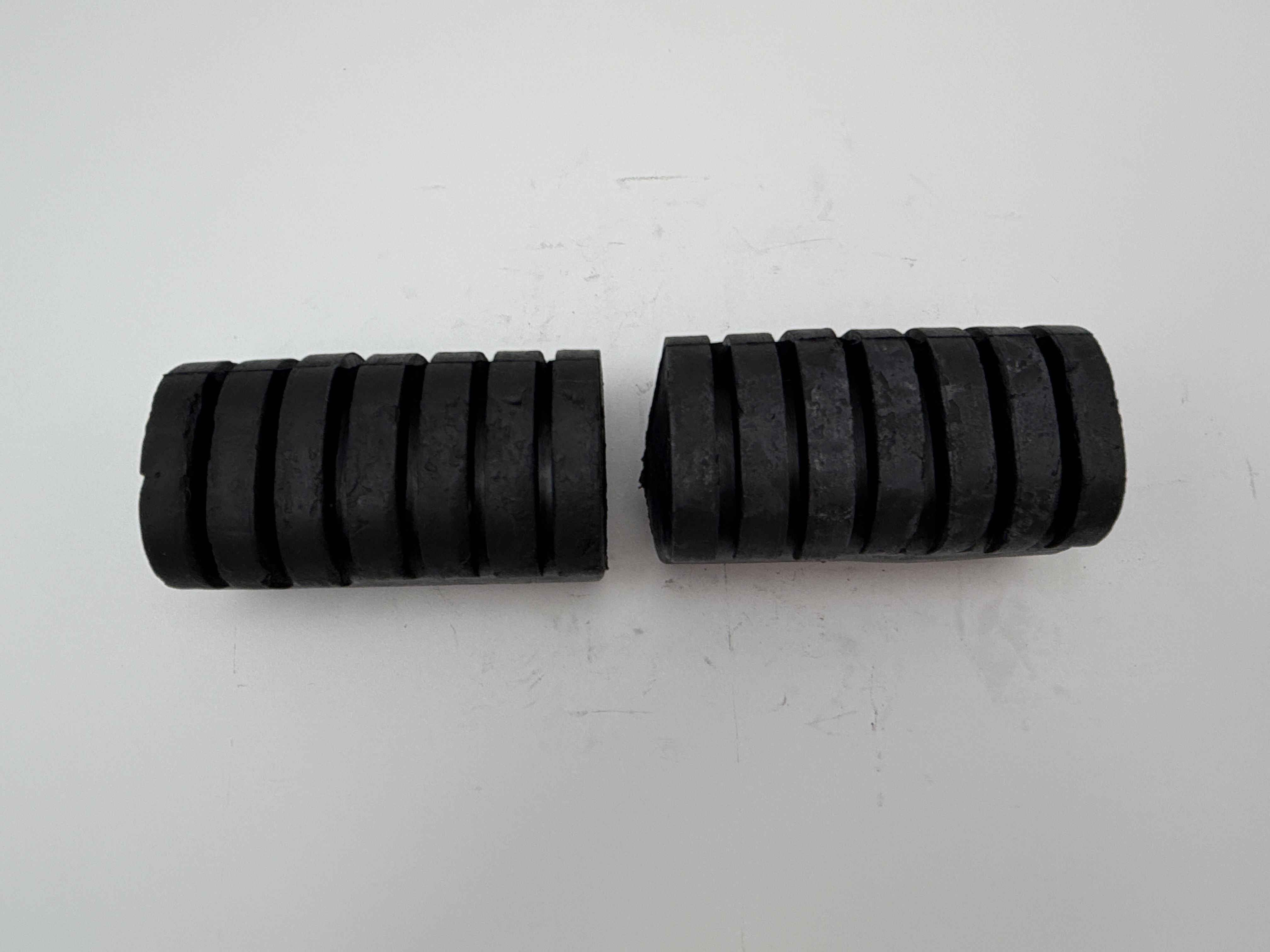 Hendler Footrest Front Rubber Yamaha PW80 83-10, DT175 74-77, XT500 OE Ref. 214-27413-00