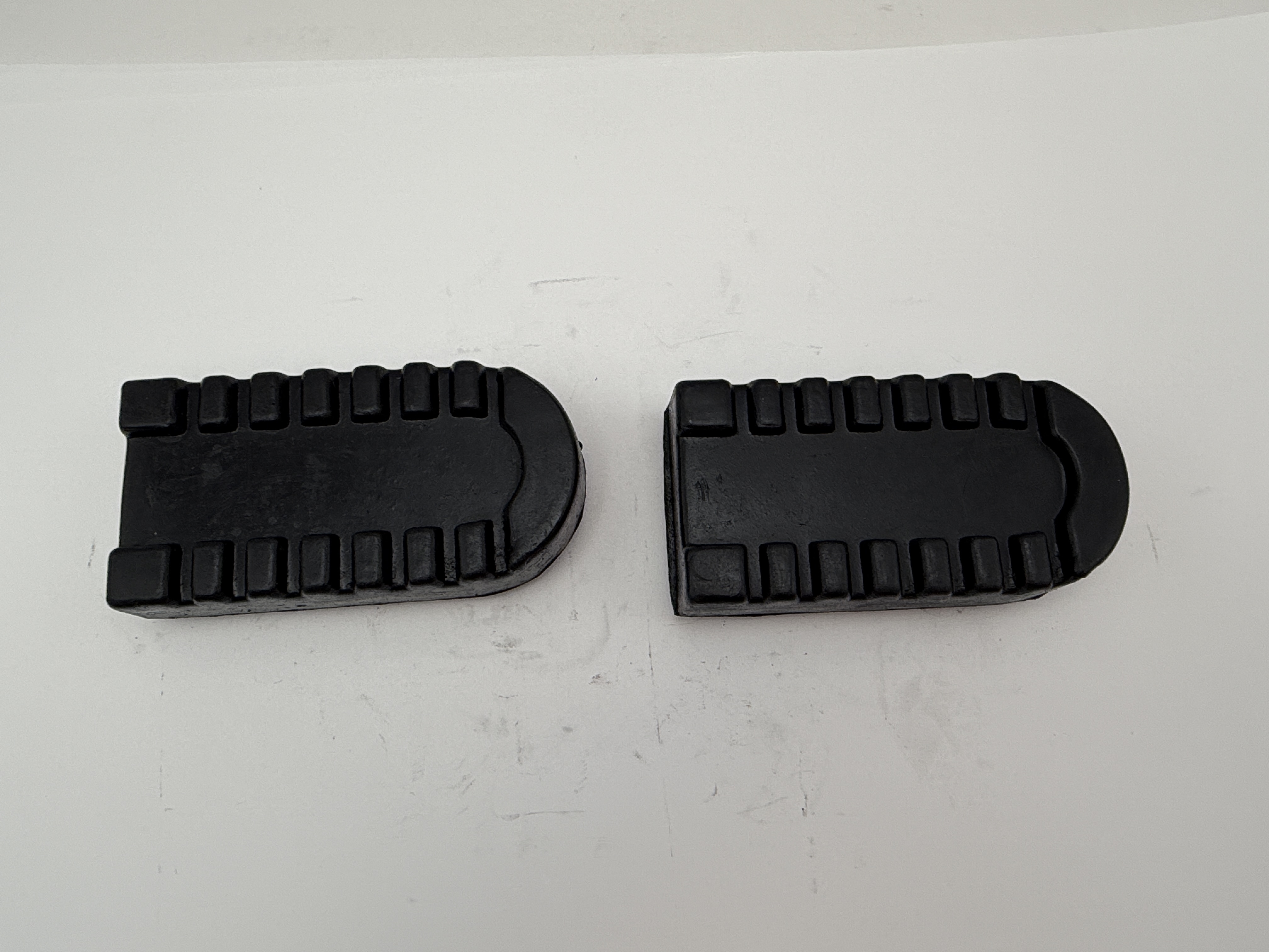 Hendler Footrest Front Rubber Yamaha TW125 99-04, XT660 08-13 OE Ref. 3LD-27413-00