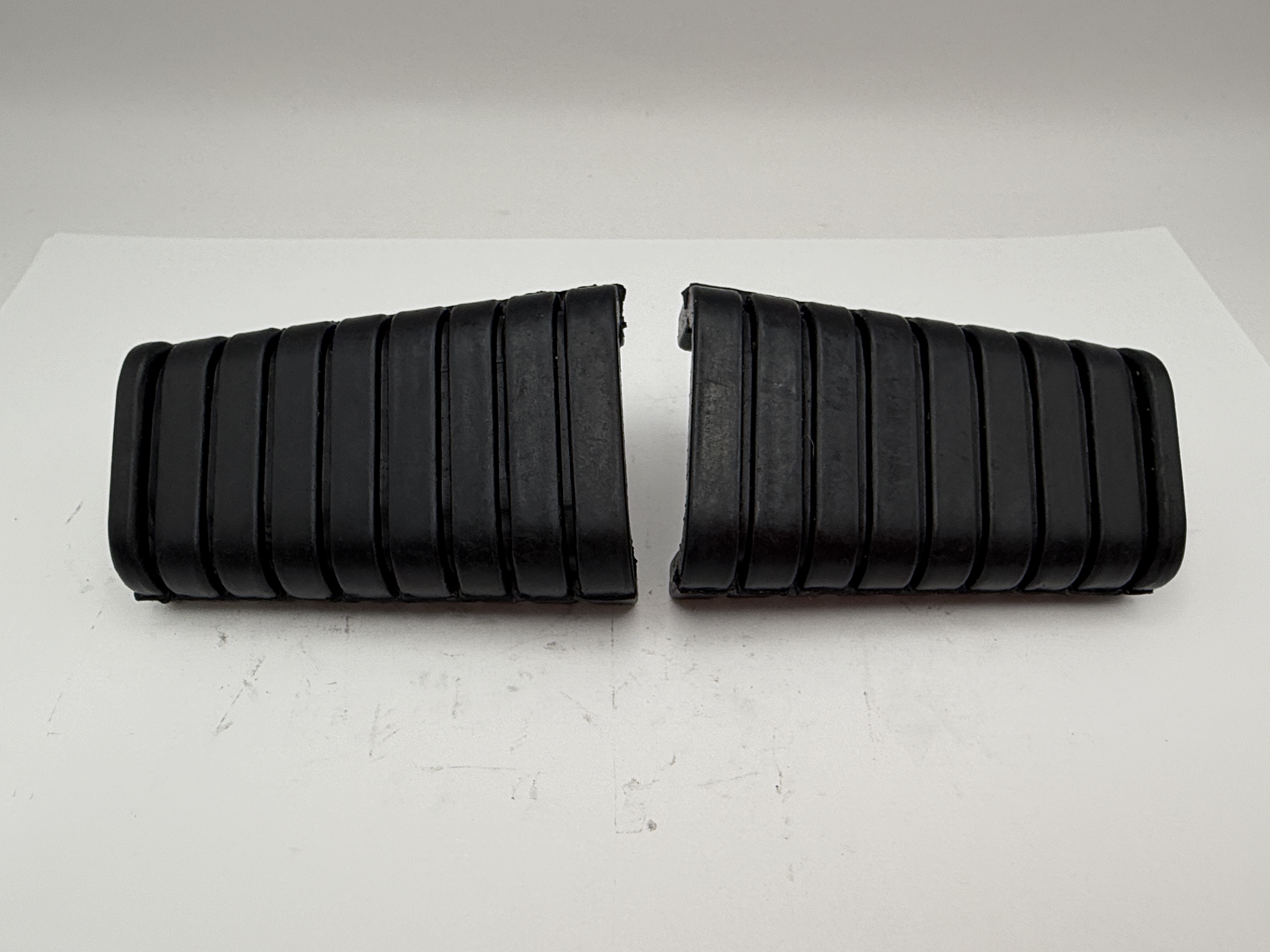Hendler Footrest Front Rubber Yamaha XV535 94-02, VMX1200 V-Max 89-01 OE Ref. 1NH-27413-00